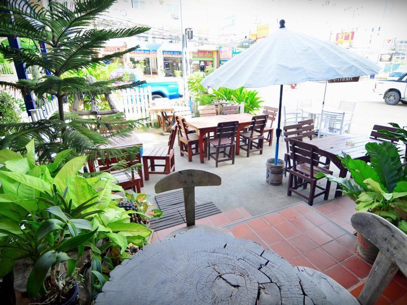 The Famous House - Jomtien Hotel Ngoại thất bức ảnh