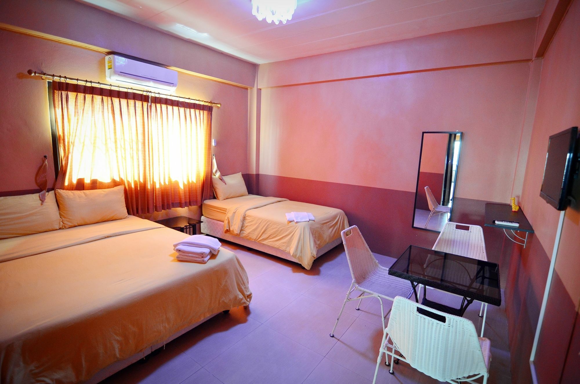 The Famous House - Jomtien Hotel Ngoại thất bức ảnh