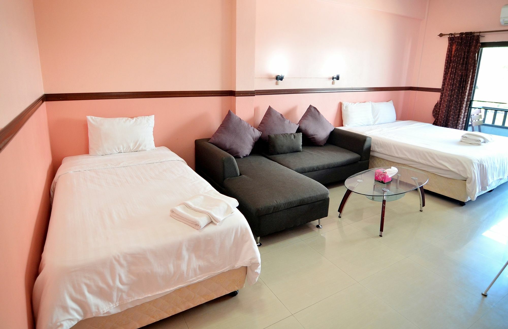 The Famous House - Jomtien Hotel Ngoại thất bức ảnh
