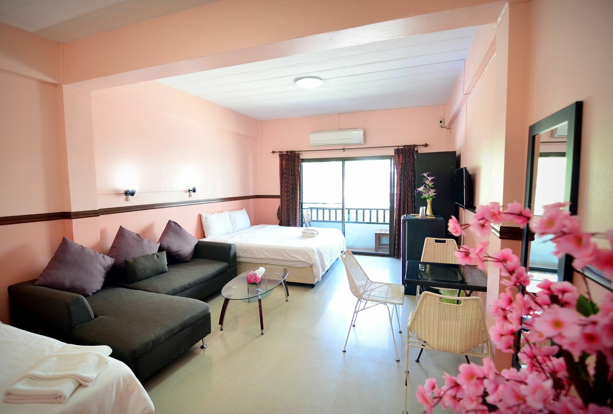 The Famous House - Jomtien Hotel Ngoại thất bức ảnh